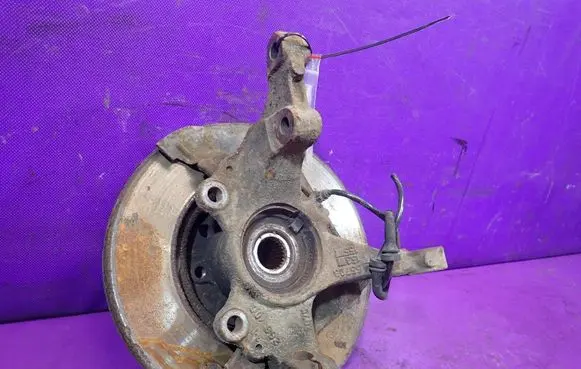 Opel Corsa D Front wheel hub spindle knuckle 
