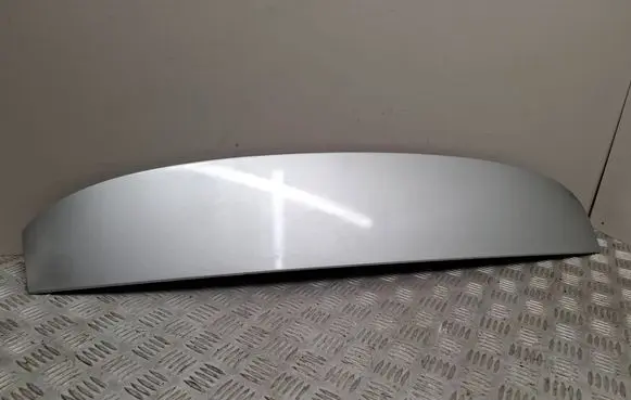 Tailgate/trunk spoiler