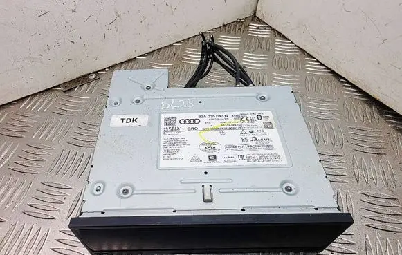 Audi A1 Radio/CD/DVD/GPS head unit 82A035043G