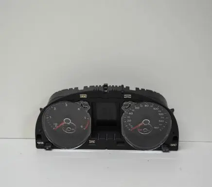 Volkswagen PASSAT B7 Speedometer (instrument cluster) 3AA920970E