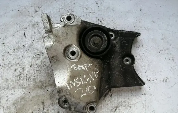 Opel Insignia A Engine mount bracket V05625