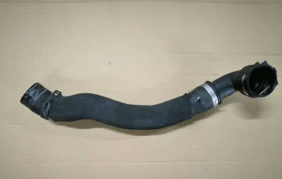 Audi A4 S4 B9 8W Engine coolant pipe/hose 8W0122055CL
