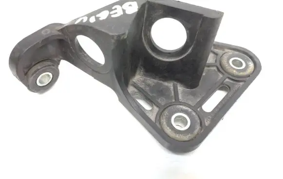 Volkswagen PASSAT B7 Gear shift cable bracket 1K0711789J