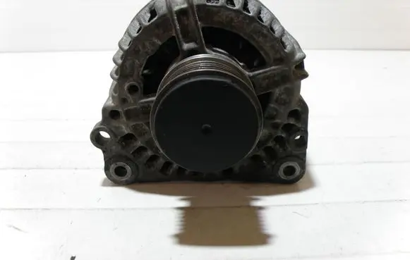Volkswagen Golf V Generator/alternator 038903018X
