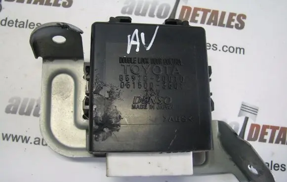 Toyota Avensis T250 Door control unit/module 8597020010