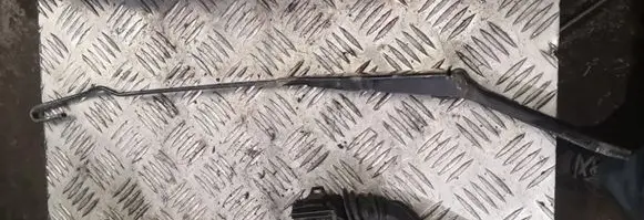Front wiper blade arm