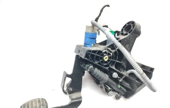 Nissan NV300 Clutch pedal 465033911R 93459472 819009500