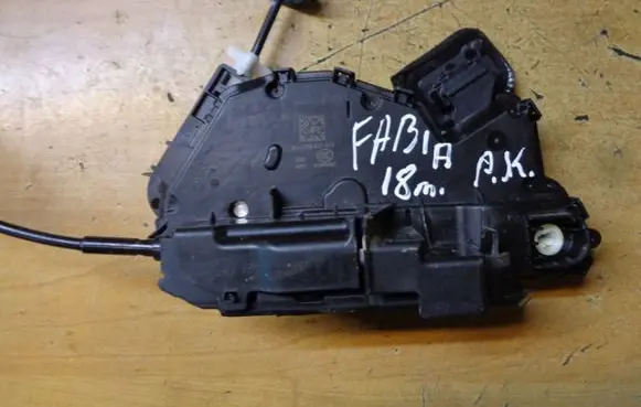 Skoda Fabia Mk3 (NJ) Front door lock 5TB837015