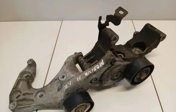 Opel Meriva B Generator/alternator bracket 