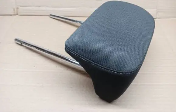 Volkswagen Golf Sportsvan Rear seat headrest 