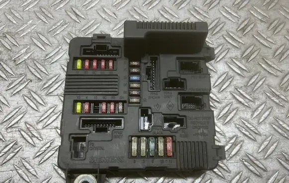 Renault Megane II Fuse module