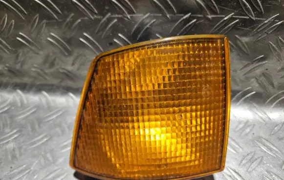BMW 7 E32 Front indicator light 1374012