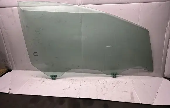 Nissan Note (E12) Front door window glass four-door 43R00048
