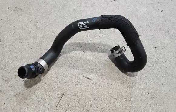 Volvo XC90 Engine coolant pipe/hose 31686101