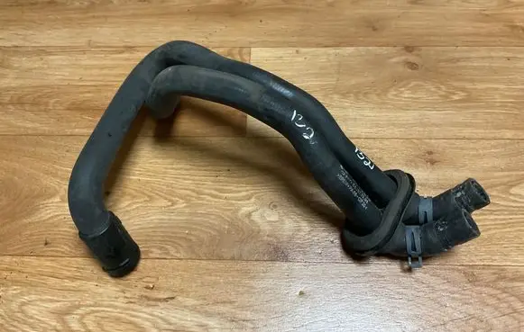 Volkswagen PASSAT B5 Engine coolant pipe/hose 8D0819373N