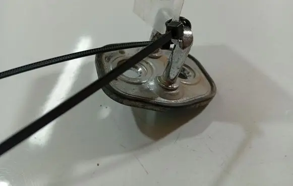 Peugeot 407 Front door lock loop/hook striker 