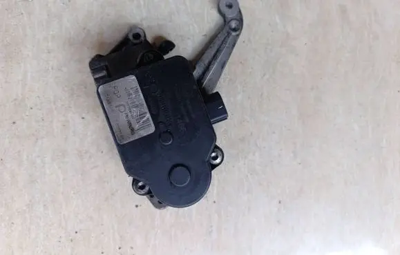 Opel Vectra C Intake manifold valve actuator/motor 70062106