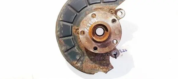 Volkswagen Golf V Front wheel hub