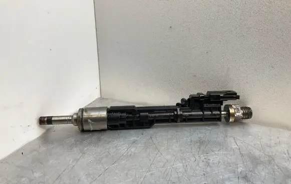 BMW 7 F01 F02 F03 F04 Fuel injector 0261500186 1307310313