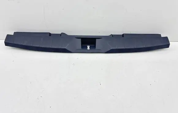 Trunk/boot sill cover protection