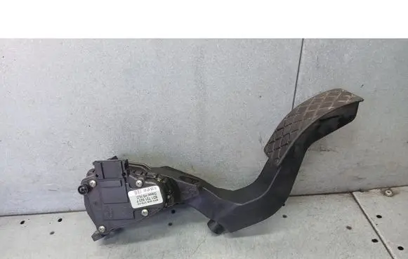 Volkswagen PASSAT B5.5 Accelerator pedal position sensor 8D1721523F