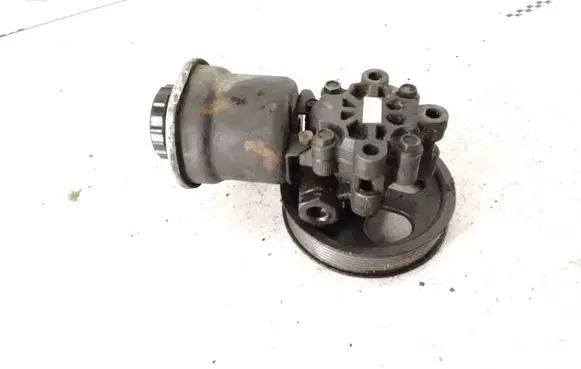 Toyota Avensis T250 Power steering pump