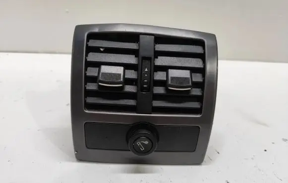 Rear air vent grill