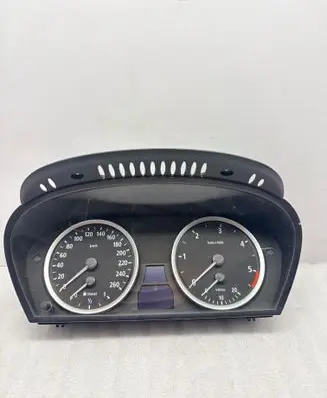 BMW 5 E60 E61 Speedometer (instrument cluster) 9135253 1100802131