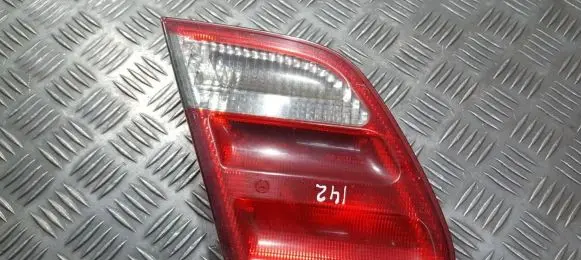 Mercedes-Benz E W210 Tailgate rear/tail lights A2108203764 318501Q2
