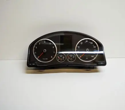 Volkswagen Tiguan Speedometer (instrument cluster) 5N0920970C