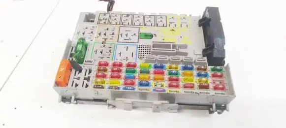Opel Zafira A Fuse box set 24412497
