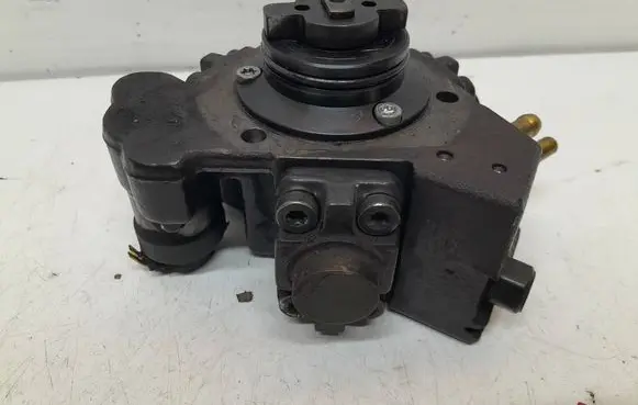 Fiat 500L Fuel injection high pressure pump 0445010243 55230348