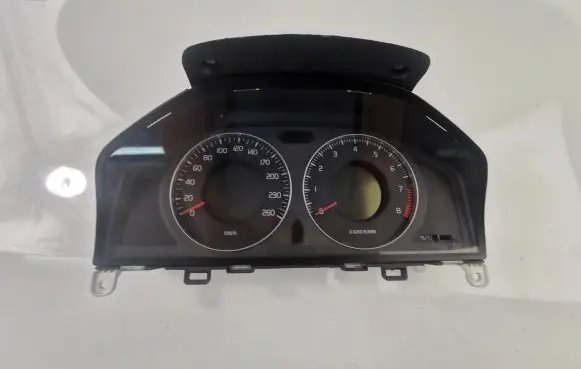 Volvo V70 Speedometer (instrument cluster) 31270898AA
