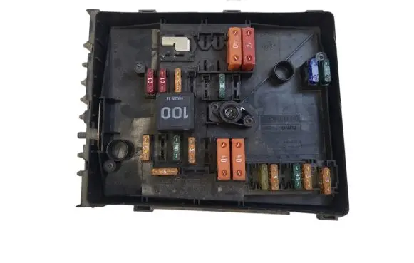 Volkswagen Caddy Fuse module 1K0937820B 1K0937819D 1K0937814F