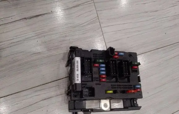 Peugeot 206+ BSM Control unit 9657608780