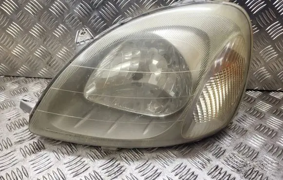 Toyota Yaris Headlight/headlamp
