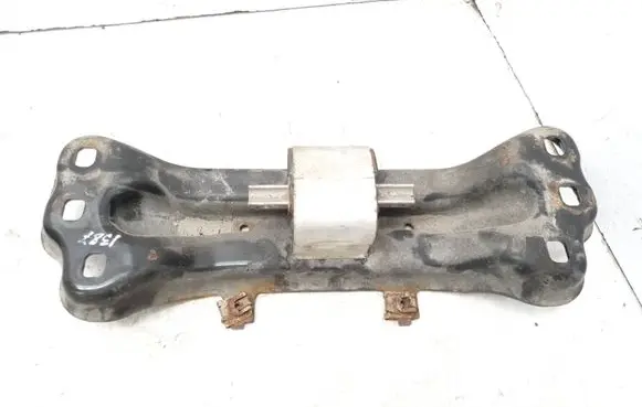 Mercedes-Benz C W205 Gearbox mount A2052401202 7GS0518