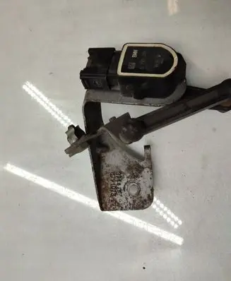 Headlight/headlamp level sensor