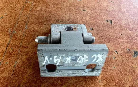 Volvo XC70 Rear door upper hinge