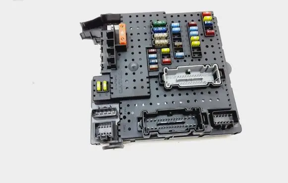 Volvo XC90 Fuse module 30728512