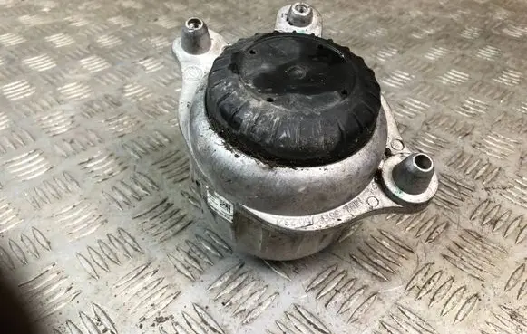 Mercedes-Benz E W238 Engine mount bracket A2382400200