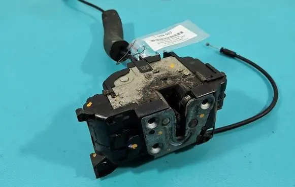 Renault Megane III Front door lock 805020001R IMPRK1539027