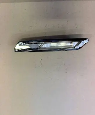 BMW 5 F10 F11 Front fender indicator light 7154168 7154170 63137154168
