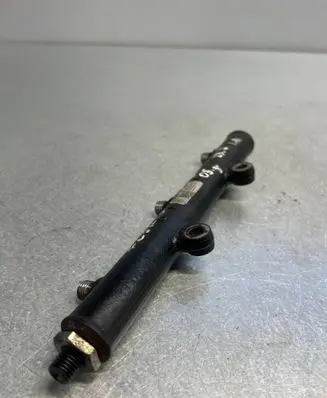 Land Rover Discovery 3 - LR3 Fuel main line pipe A2C20001291