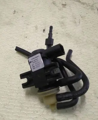 Volkswagen Golf VII Vacuum valve 04L131051F