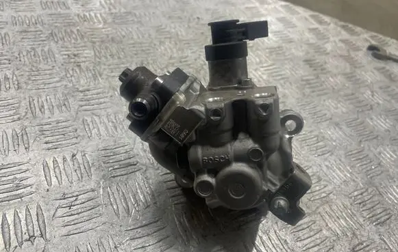 Mercedes-Benz GLA H247 Fuel injection high pressure pump A6540704601 0445010796