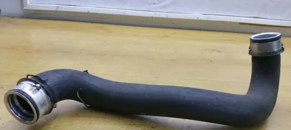Mercedes-Benz CLS C219 Engine coolant pipe/hose A2115015482