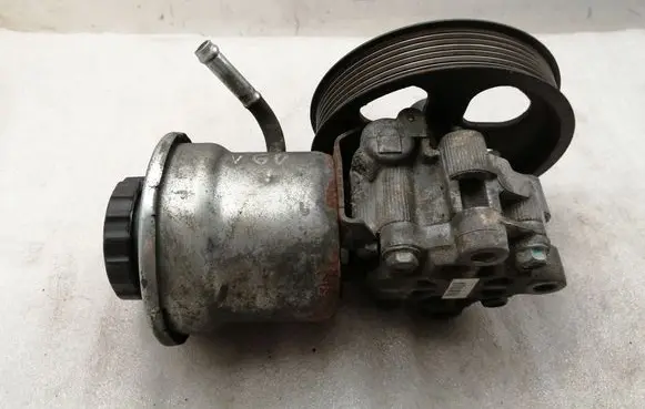 Toyota Corolla Verso AR10 Power steering pump 4431005120