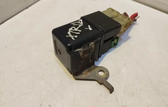 Nissan X-Trail T30 Other relay 021211J