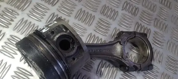 Piston with connecting rod